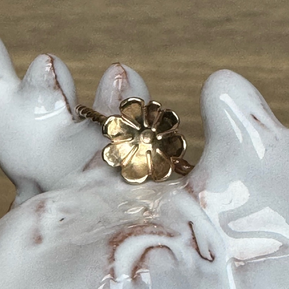 14KYG Golden Fluerette Ring